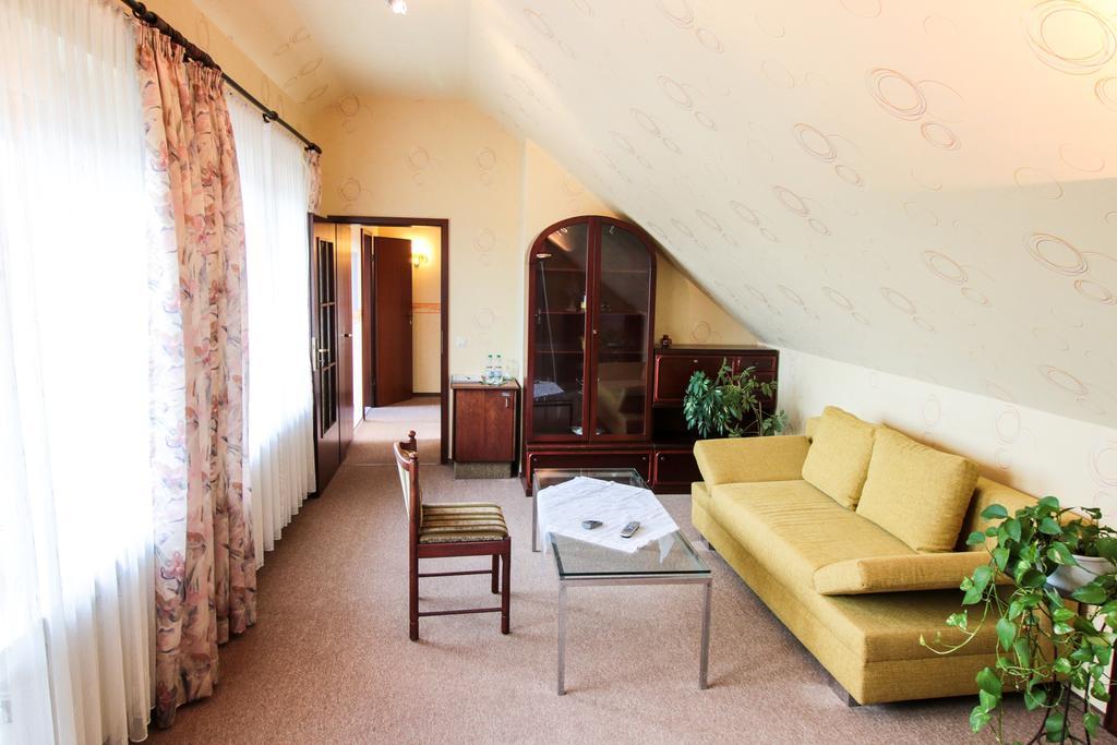 Hotel-Restaurant Lowen Süßen Buitenkant foto