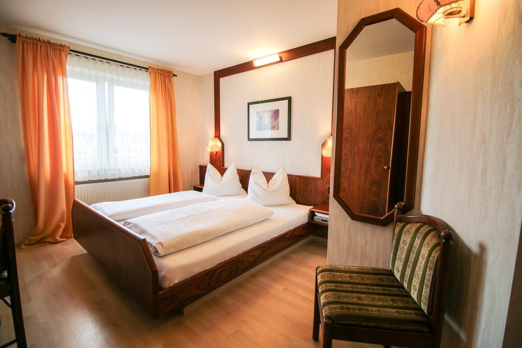 Hotel-Restaurant Lowen Süßen Kamer foto